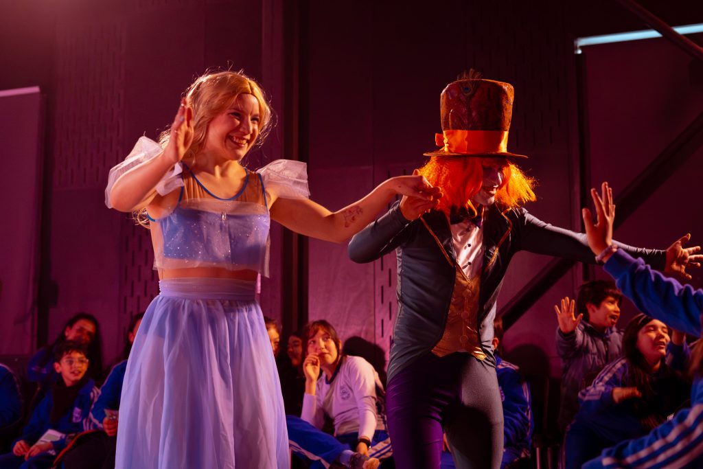 El Centro Cultural Municipal de Chillán presenta la obra «En los Sueños de Alicia» en el marco del ciclo Vive el Circo